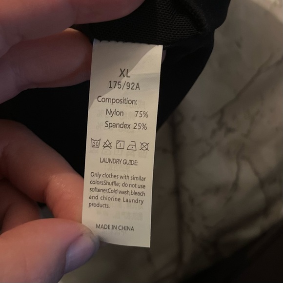 Black sports bra size XL - Picture 4 of 4